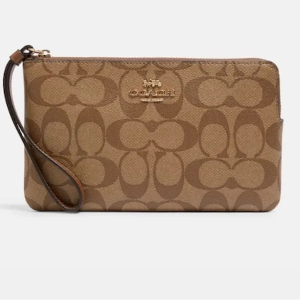BRAND NEW Coach Large Corner Zip Wristlet In Signature Canvas